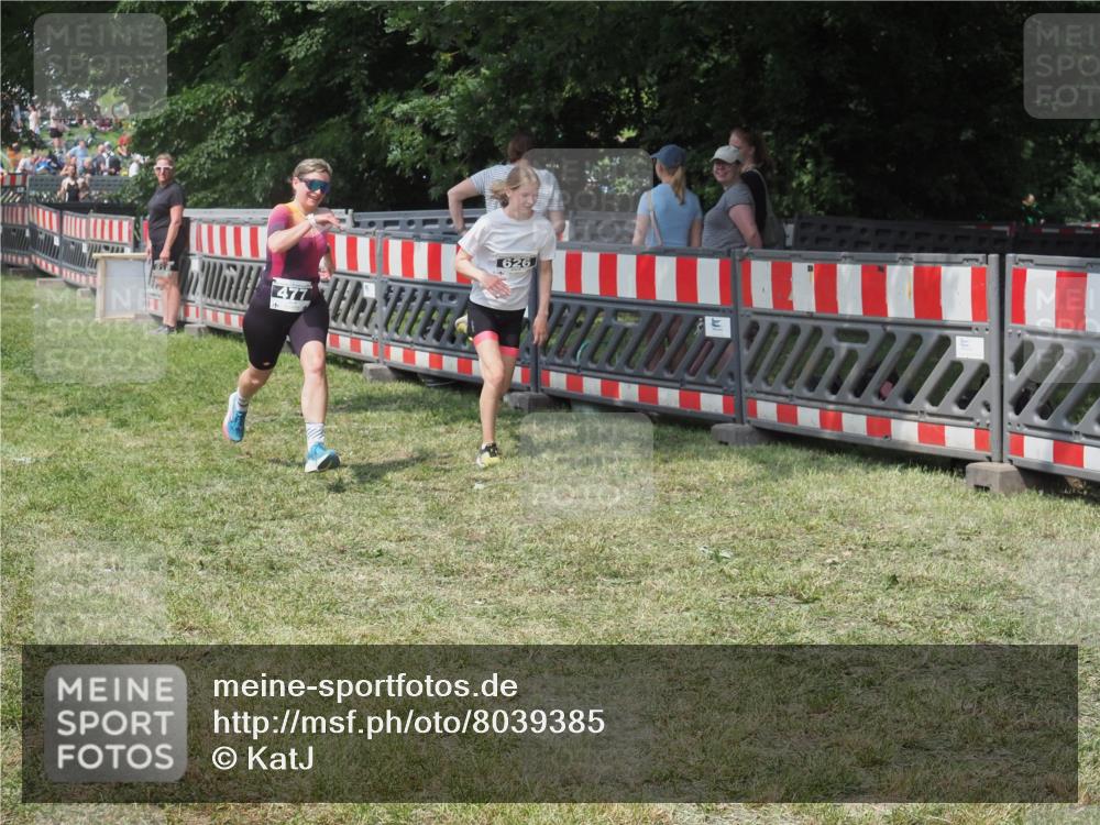 15.06.2025 - 27. Vierlanden-Triathlon KatJ http://msf.ph/oto/8039385 15.06.2025 11:35:54 Schwimmen  meine-sportfotos.de