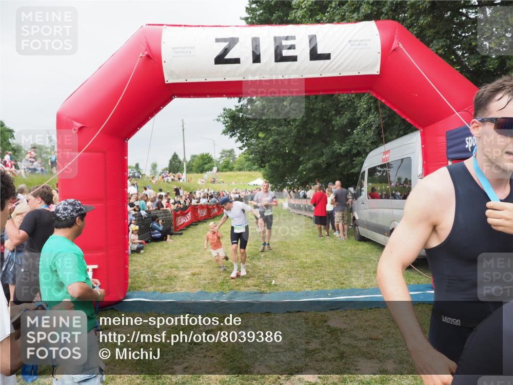 21.06.2025 - 27. Vierlanden-Triathlon MichiJ http://msf.ph/oto/8039386 15.06.2026 13:20:32 Ziel 641, 678, 688, 694, 709, 741, 840 meine-sportfotos.de