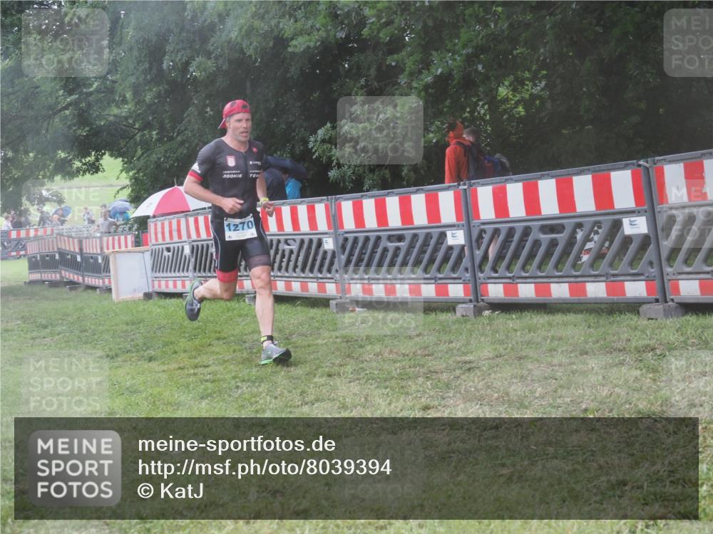 21.06.2025 - 27. Vierlanden-Triathlon KatJ http://msf.ph/oto/8039394 15.06.2025 14:23:04 Ziel 1270, 1275 meine-sportfotos.de