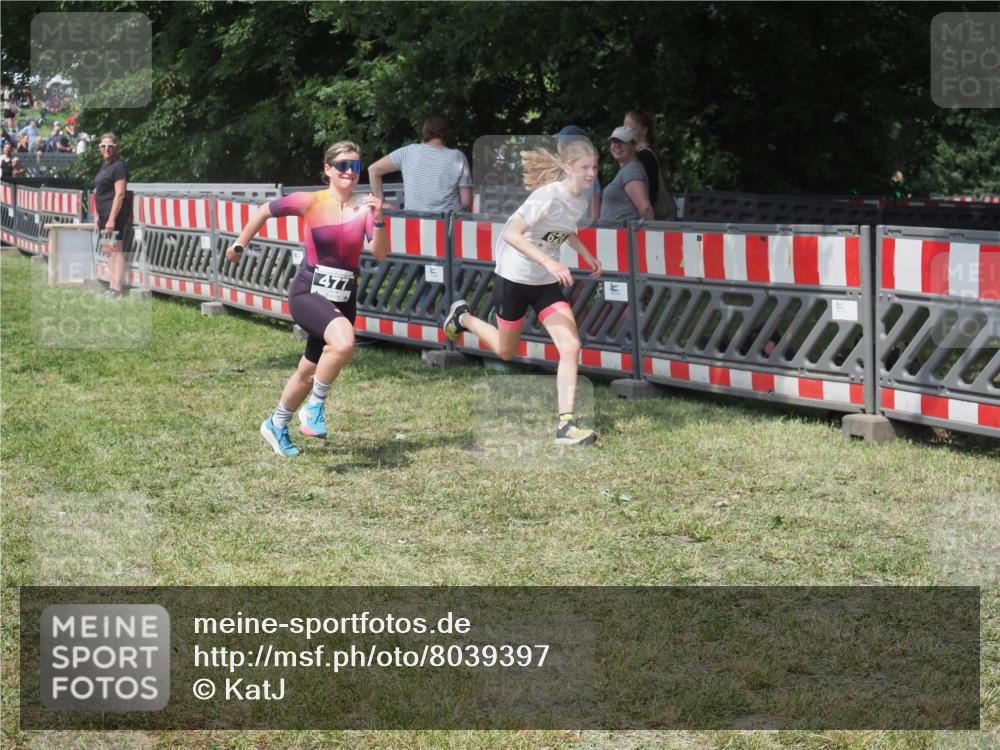 15.06.2025 - 27. Vierlanden-Triathlon KatJ http://msf.ph/oto/8039397 15.06.2025 11:35:54 Schwimmen  meine-sportfotos.de