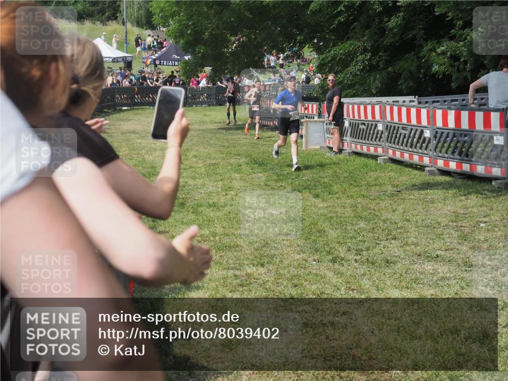15.06.2025 - 27. Vierlanden-Triathlon KatJ http://msf.ph/oto/8039402 15.06.2025 11:35:58 Schwimmen  meine-sportfotos.de
