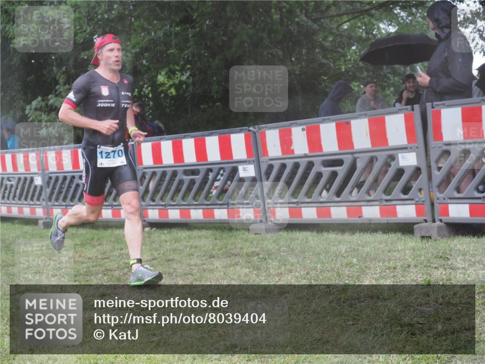 21.06.2025 - 27. Vierlanden-Triathlon KatJ http://msf.ph/oto/8039404 15.06.2025 14:23:04 Ziel 1270, 1275 meine-sportfotos.de