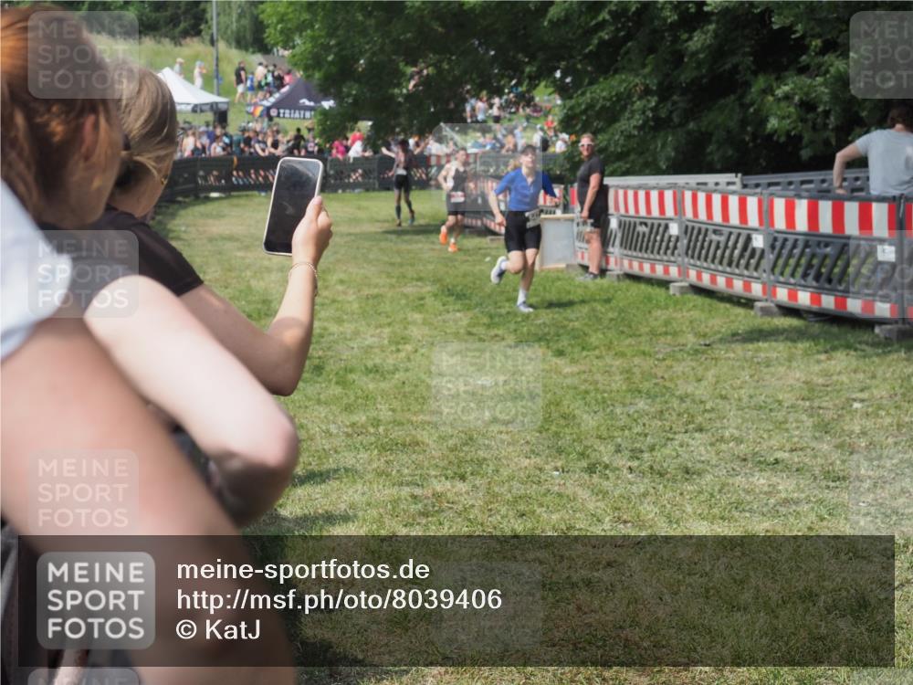 15.06.2025 - 27. Vierlanden-Triathlon KatJ http://msf.ph/oto/8039406 15.06.2025 11:35:59 Schwimmen  meine-sportfotos.de