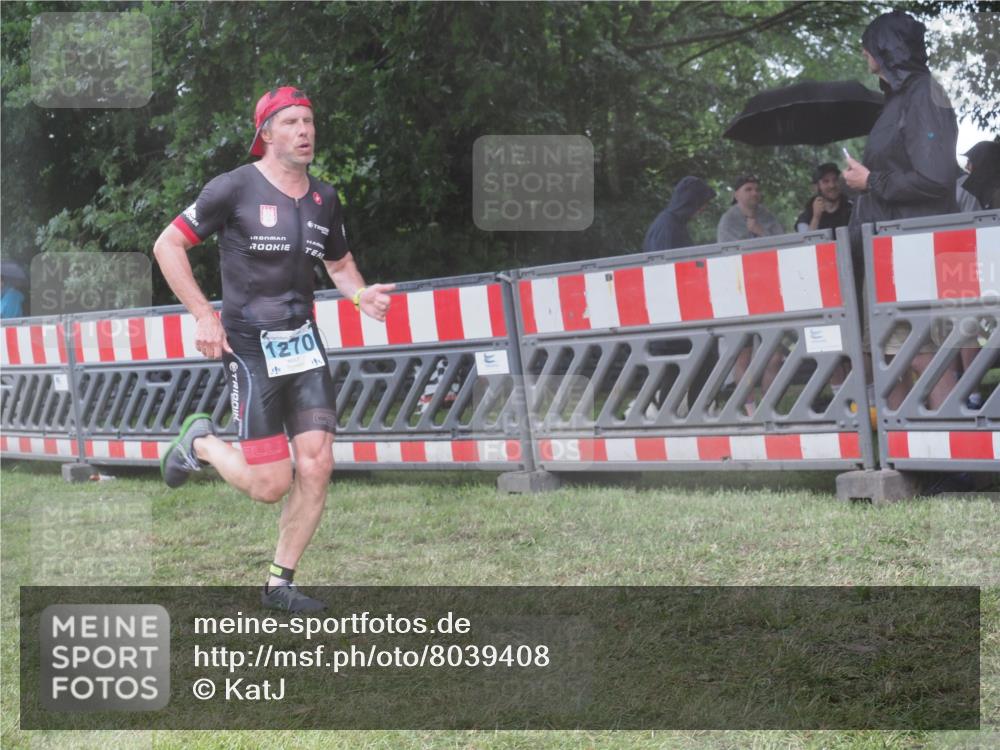 21.06.2025 - 27. Vierlanden-Triathlon KatJ http://msf.ph/oto/8039408 15.06.2025 14:23:05 Ziel 1270, 1275 meine-sportfotos.de