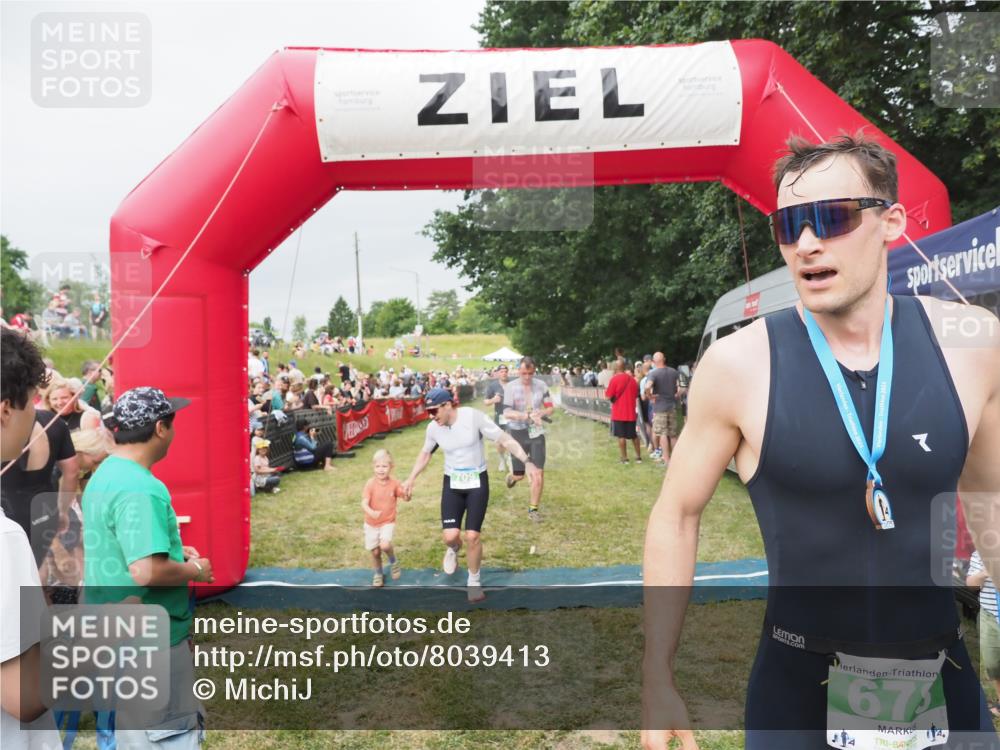 21.06.2025 - 27. Vierlanden-Triathlon MichiJ http://msf.ph/oto/8039413 15.06.2026 13:20:33 Ziel 641, 678, 688, 694, 709, 741 meine-sportfotos.de