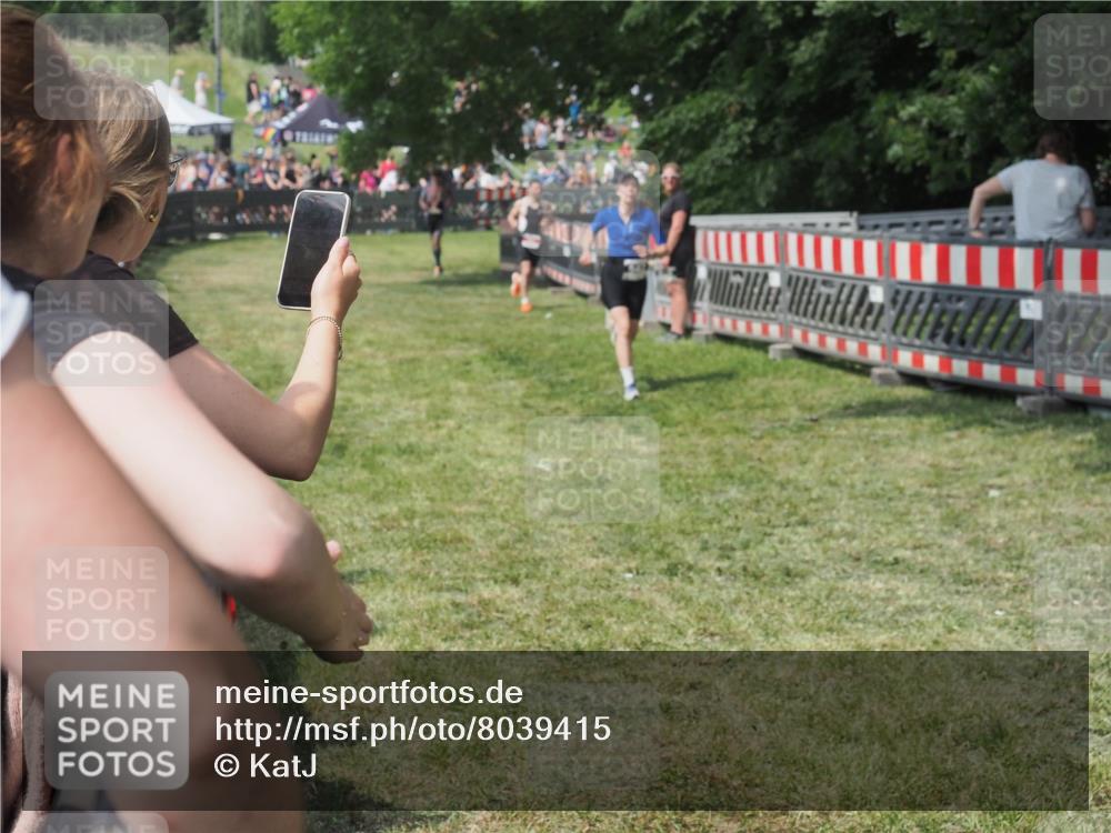 15.06.2025 - 27. Vierlanden-Triathlon KatJ http://msf.ph/oto/8039415 15.06.2025 11:35:59 Schwimmen  meine-sportfotos.de