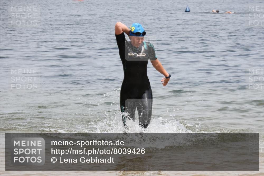 21.06.2025 - 27. Vierlanden-Triathlon Lena Gebhardt http://msf.ph/oto/8039426 15.06.2025 12:34:39 Schwimmen 1085, 1086, 1087, 1088 meine-sportfotos.de