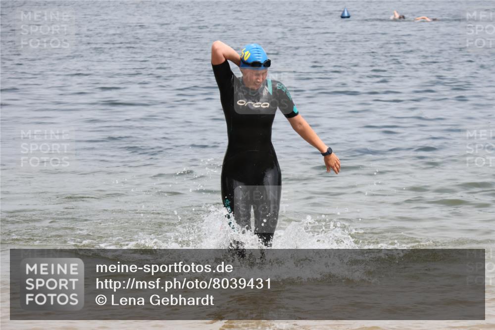21.06.2025 - 27. Vierlanden-Triathlon Lena Gebhardt http://msf.ph/oto/8039431 15.06.2025 12:34:39 Schwimmen 1085, 1086, 1087, 1088 meine-sportfotos.de