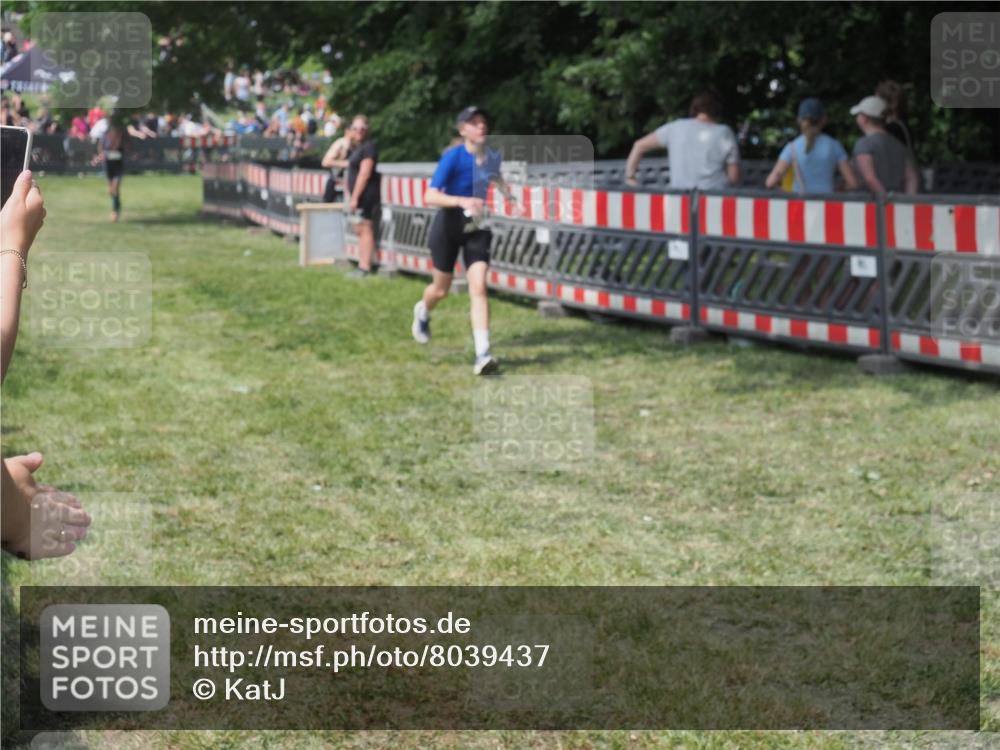 15.06.2025 - 27. Vierlanden-Triathlon KatJ http://msf.ph/oto/8039437 15.06.2025 11:36:00 Schwimmen  meine-sportfotos.de