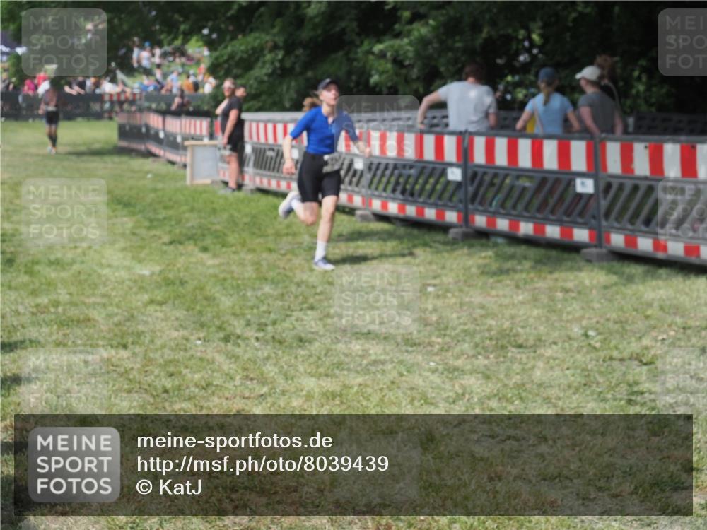 15.06.2025 - 27. Vierlanden-Triathlon KatJ http://msf.ph/oto/8039439 15.06.2025 11:36:00 Schwimmen  meine-sportfotos.de