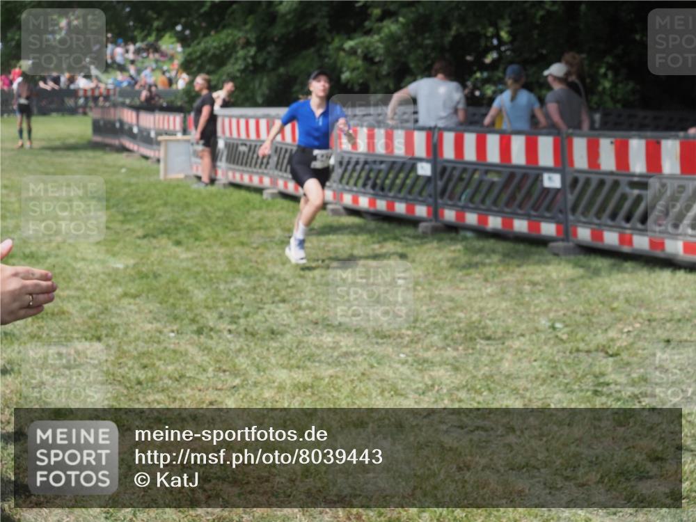 15.06.2025 - 27. Vierlanden-Triathlon KatJ http://msf.ph/oto/8039443 15.06.2025 11:36:00 Schwimmen  meine-sportfotos.de
