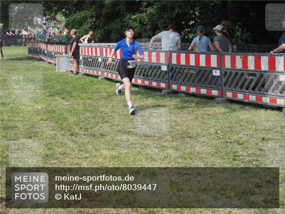 15.06.2025 - 27. Vierlanden-Triathlon KatJ http://msf.ph/oto/8039447 15.06.2025 11:36:00 Schwimmen  meine-sportfotos.de