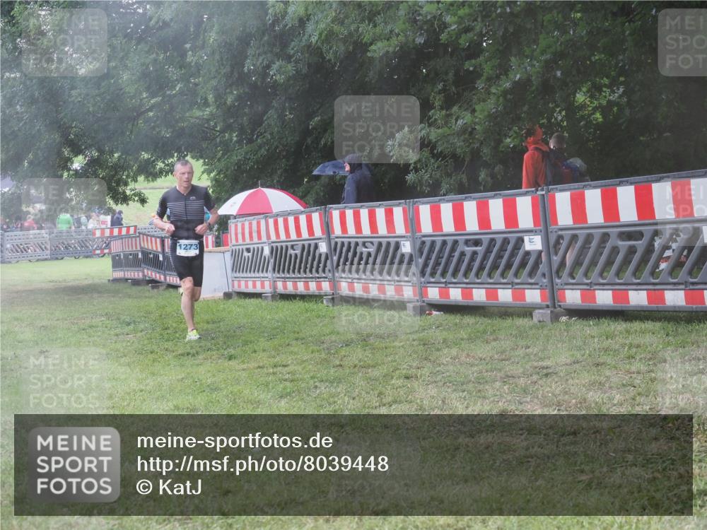 21.06.2025 - 27. Vierlanden-Triathlon KatJ http://msf.ph/oto/8039448 15.06.2025 14:23:14 Ziel 1273, 1275 meine-sportfotos.de