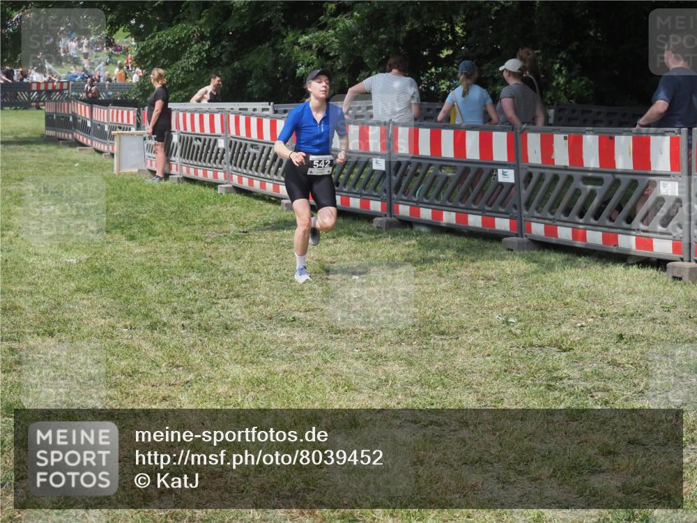 15.06.2025 - 27. Vierlanden-Triathlon KatJ http://msf.ph/oto/8039452 15.06.2025 11:36:00 Schwimmen  meine-sportfotos.de