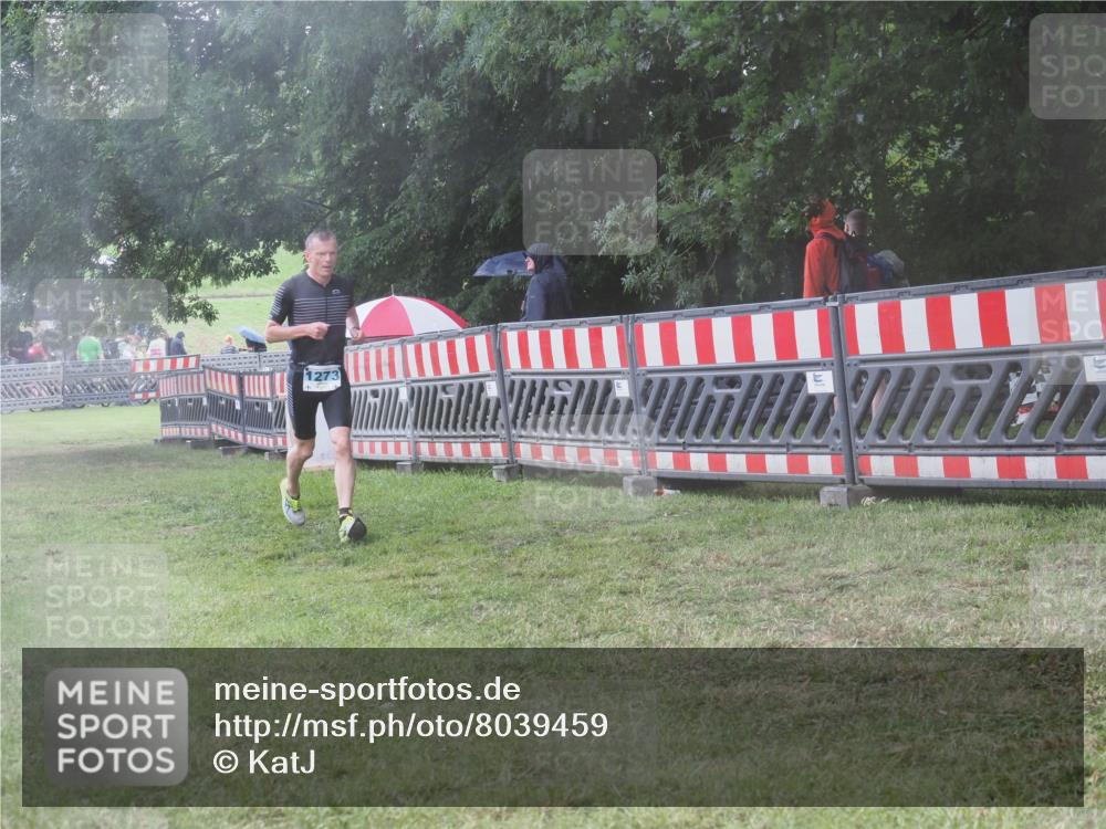 21.06.2025 - 27. Vierlanden-Triathlon KatJ http://msf.ph/oto/8039459 15.06.2025 14:23:14 Ziel 1273, 1275 meine-sportfotos.de