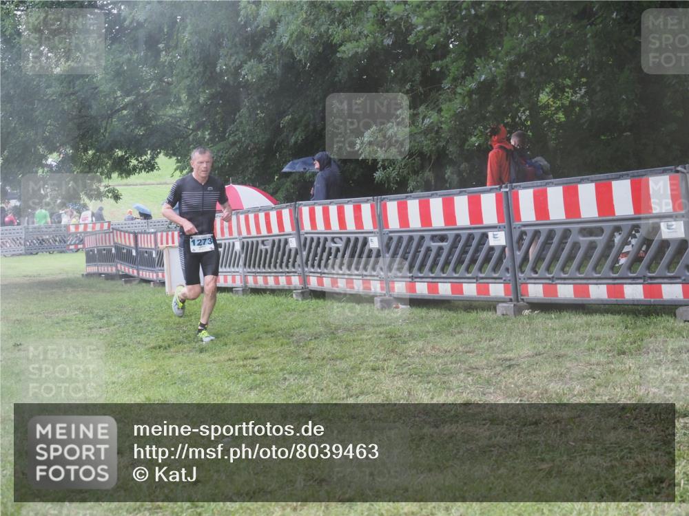 21.06.2025 - 27. Vierlanden-Triathlon KatJ http://msf.ph/oto/8039463 15.06.2025 14:23:14 Ziel 1273, 1275 meine-sportfotos.de