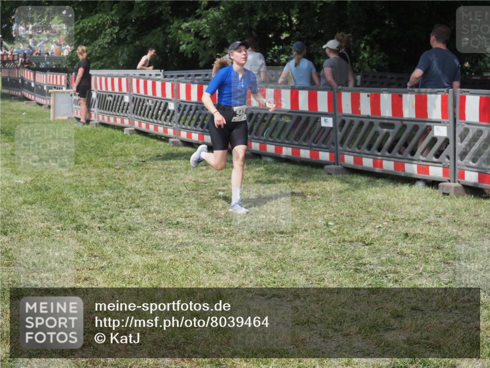 15.06.2025 - 27. Vierlanden-Triathlon KatJ http://msf.ph/oto/8039464 15.06.2025 11:36:00 Schwimmen  meine-sportfotos.de