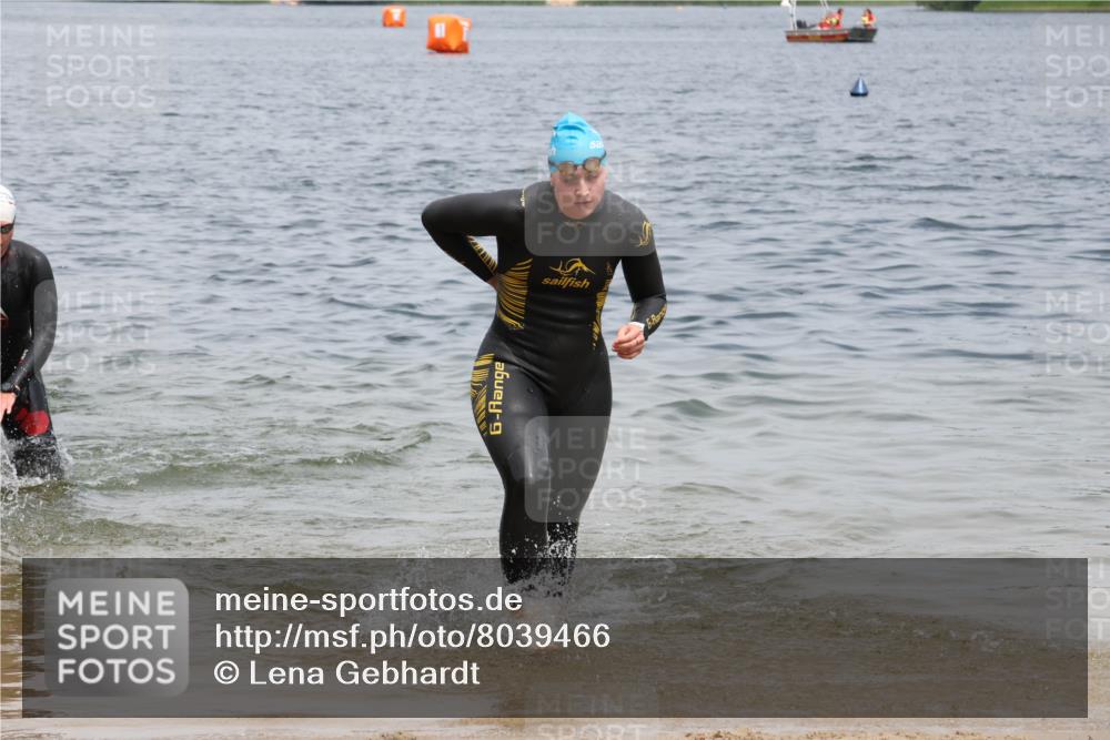 21.06.2025 - 27. Vierlanden-Triathlon Lena Gebhardt http://msf.ph/oto/8039466 15.06.2025 12:35:23 Schwimmen 1093, 1094, 1095, 1096 meine-sportfotos.de