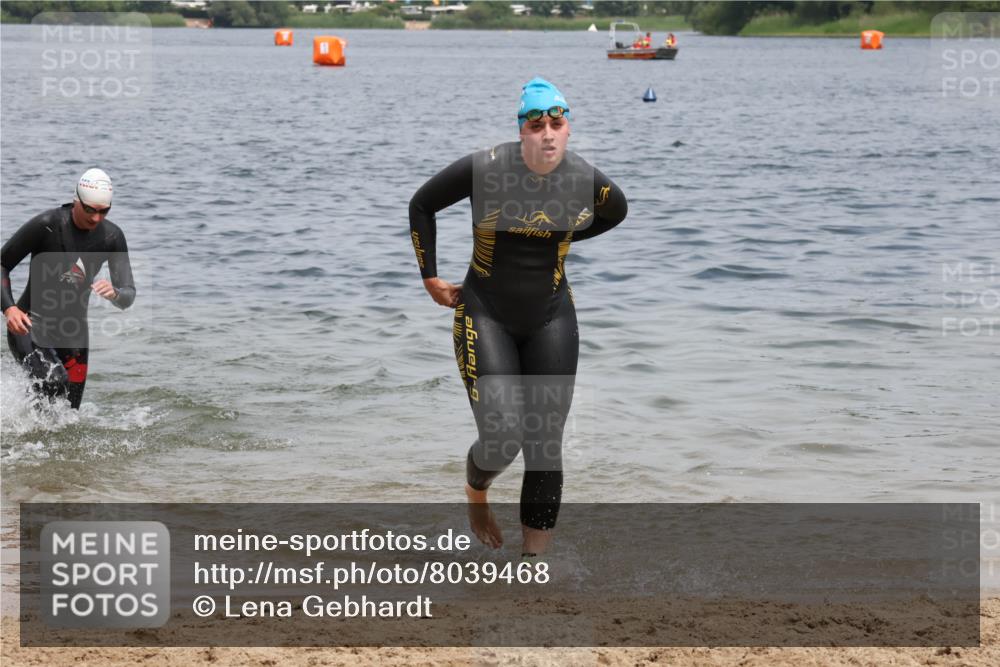 21.06.2025 - 27. Vierlanden-Triathlon Lena Gebhardt http://msf.ph/oto/8039468 15.06.2025 12:35:24 Schwimmen 1093, 1094, 1095, 1096 meine-sportfotos.de