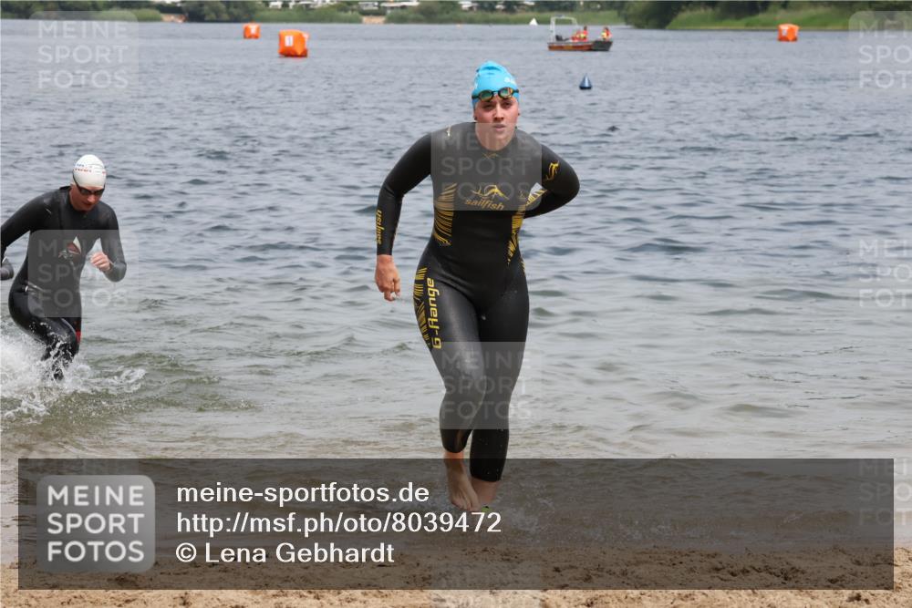 21.06.2025 - 27. Vierlanden-Triathlon Lena Gebhardt http://msf.ph/oto/8039472 15.06.2025 12:35:24 Schwimmen 1093, 1094, 1095, 1096 meine-sportfotos.de