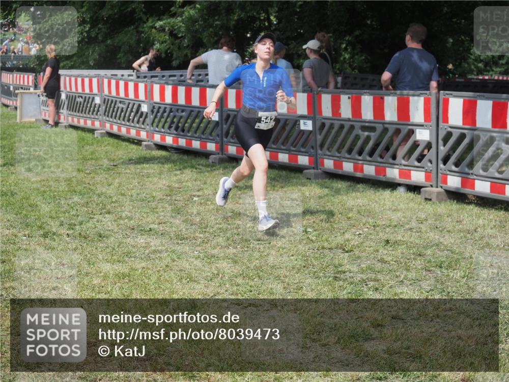 15.06.2025 - 27. Vierlanden-Triathlon KatJ http://msf.ph/oto/8039473 15.06.2025 11:36:01 Schwimmen  meine-sportfotos.de