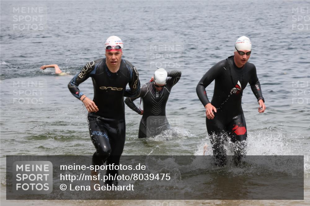 21.06.2025 - 27. Vierlanden-Triathlon Lena Gebhardt http://msf.ph/oto/8039475 15.06.2025 12:35:25 Schwimmen 1093, 1094, 1095, 1096 meine-sportfotos.de