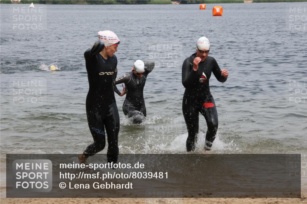 21.06.2025 - 27. Vierlanden-Triathlon Lena Gebhardt http://msf.ph/oto/8039481 15.06.2025 12:35:25 Schwimmen 1093, 1094, 1095, 1096 meine-sportfotos.de