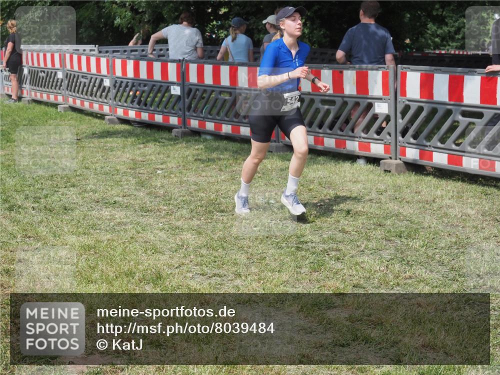 15.06.2025 - 27. Vierlanden-Triathlon KatJ http://msf.ph/oto/8039484 15.06.2025 11:36:01 Schwimmen  meine-sportfotos.de