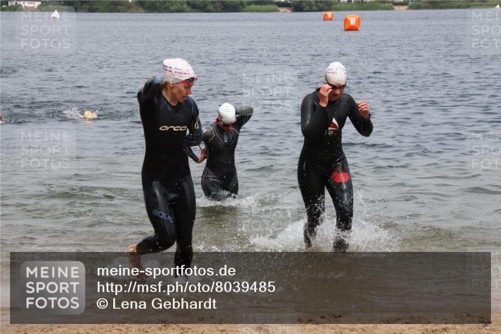 21.06.2025 - 27. Vierlanden-Triathlon Lena Gebhardt http://msf.ph/oto/8039485 15.06.2025 12:35:25 Schwimmen 1093, 1094, 1095, 1096 meine-sportfotos.de