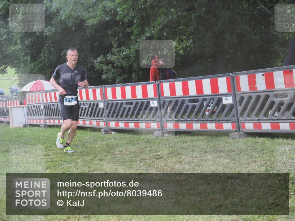 21.06.2025 - 27. Vierlanden-Triathlon KatJ http://msf.ph/oto/8039486 15.06.2025 14:23:15 Ziel 1273 meine-sportfotos.de