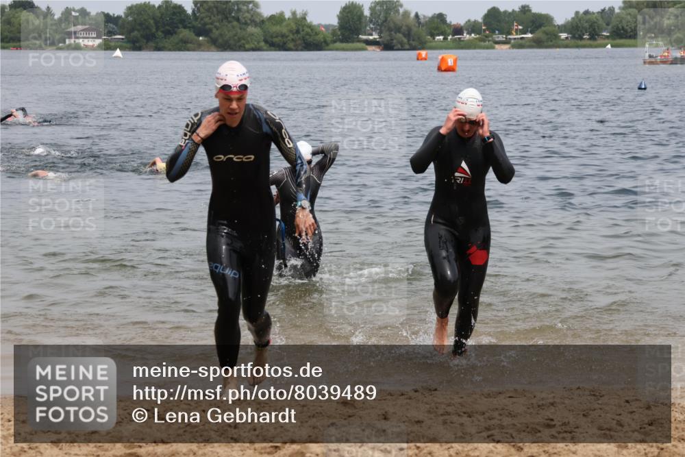 21.06.2025 - 27. Vierlanden-Triathlon Lena Gebhardt http://msf.ph/oto/8039489 15.06.2025 12:35:26 Schwimmen 1093, 1094, 1095, 1096 meine-sportfotos.de