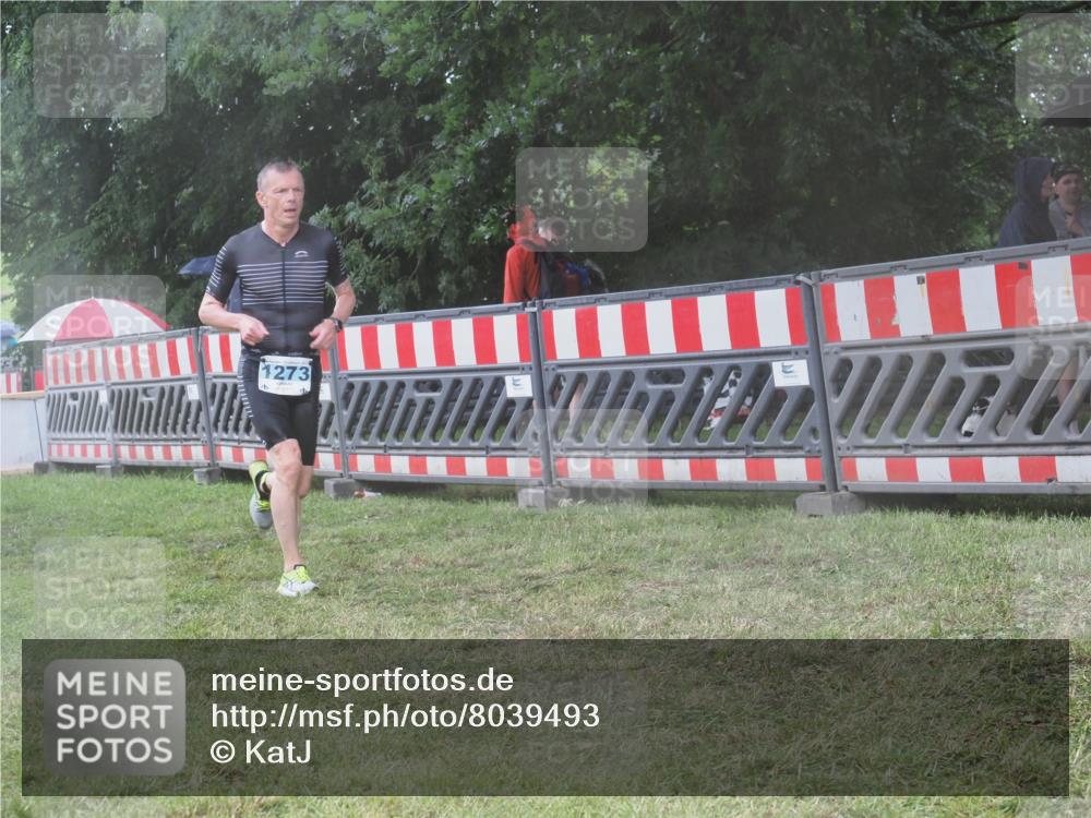 21.06.2025 - 27. Vierlanden-Triathlon KatJ http://msf.ph/oto/8039493 15.06.2025 14:23:15 Ziel 1273 meine-sportfotos.de