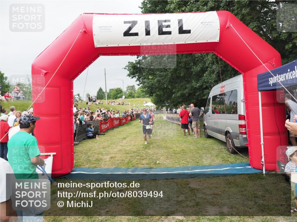 21.06.2025 - 27. Vierlanden-Triathlon MichiJ http://msf.ph/oto/8039494 15.06.2026 13:20:55 Ziel 236, 649, 697 meine-sportfotos.de