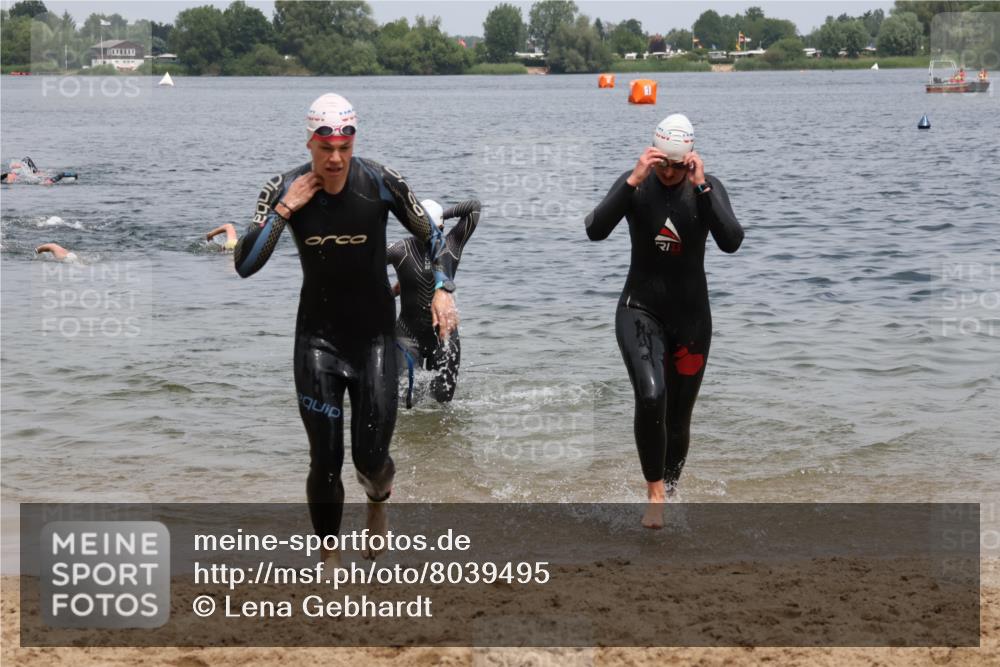 21.06.2025 - 27. Vierlanden-Triathlon Lena Gebhardt http://msf.ph/oto/8039495 15.06.2025 12:35:27 Schwimmen 1093, 1094, 1095, 1096 meine-sportfotos.de
