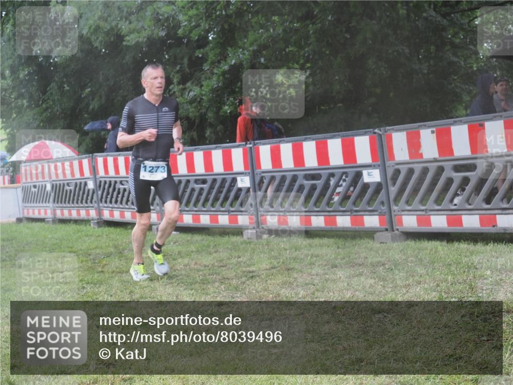 21.06.2025 - 27. Vierlanden-Triathlon KatJ http://msf.ph/oto/8039496 15.06.2025 14:23:15 Ziel 1273 meine-sportfotos.de