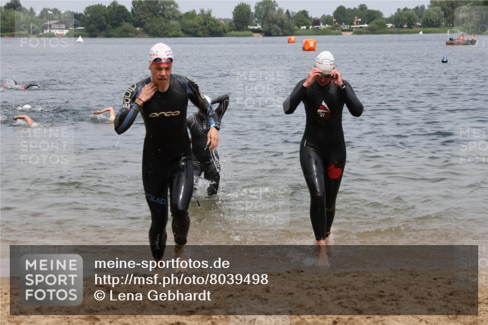 21.06.2025 - 27. Vierlanden-Triathlon Lena Gebhardt http://msf.ph/oto/8039498 15.06.2025 12:35:27 Schwimmen 1093, 1094, 1095, 1096 meine-sportfotos.de