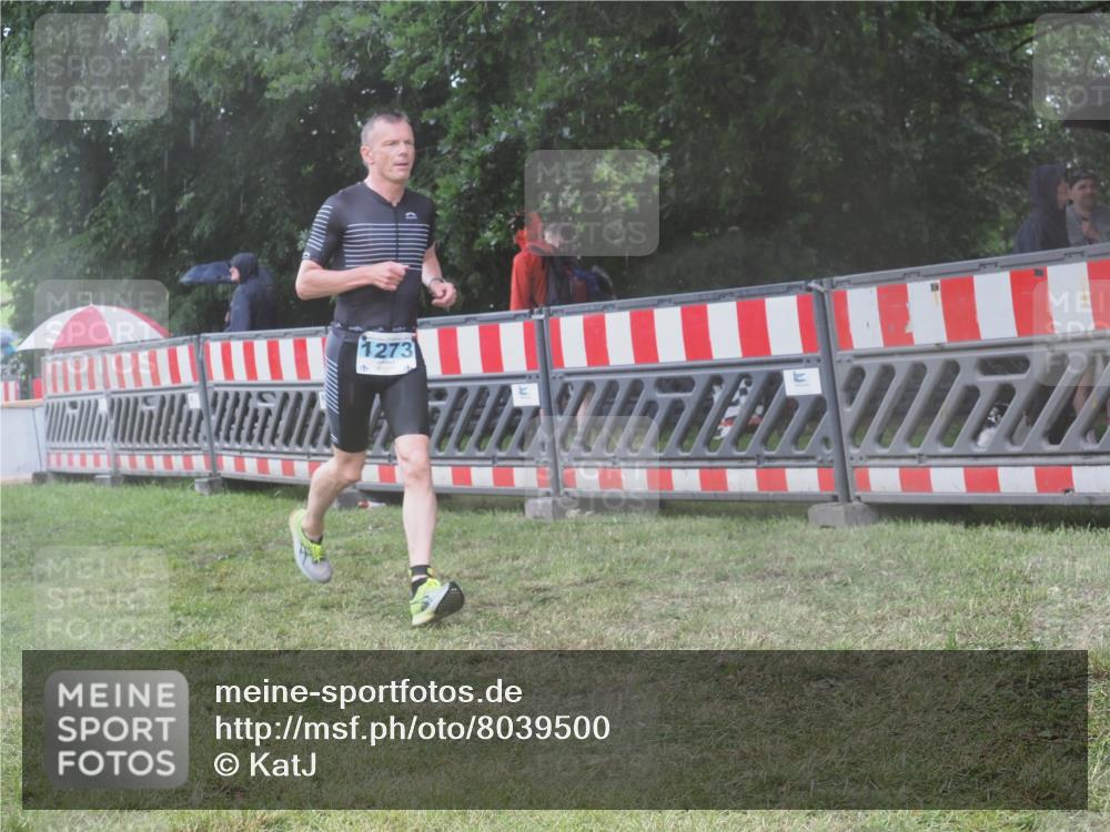 21.06.2025 - 27. Vierlanden-Triathlon KatJ http://msf.ph/oto/8039500 15.06.2025 14:23:15 Ziel 1273 meine-sportfotos.de