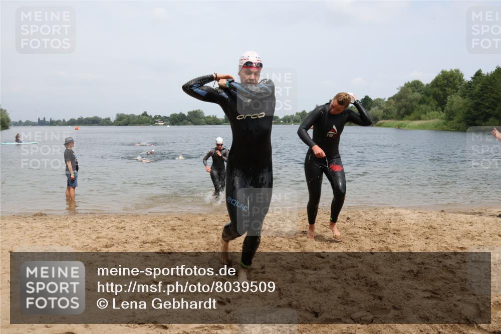 21.06.2025 - 27. Vierlanden-Triathlon Lena Gebhardt http://msf.ph/oto/8039509 15.06.2025 12:35:29 Schwimmen 1093, 1094, 1095, 1096 meine-sportfotos.de