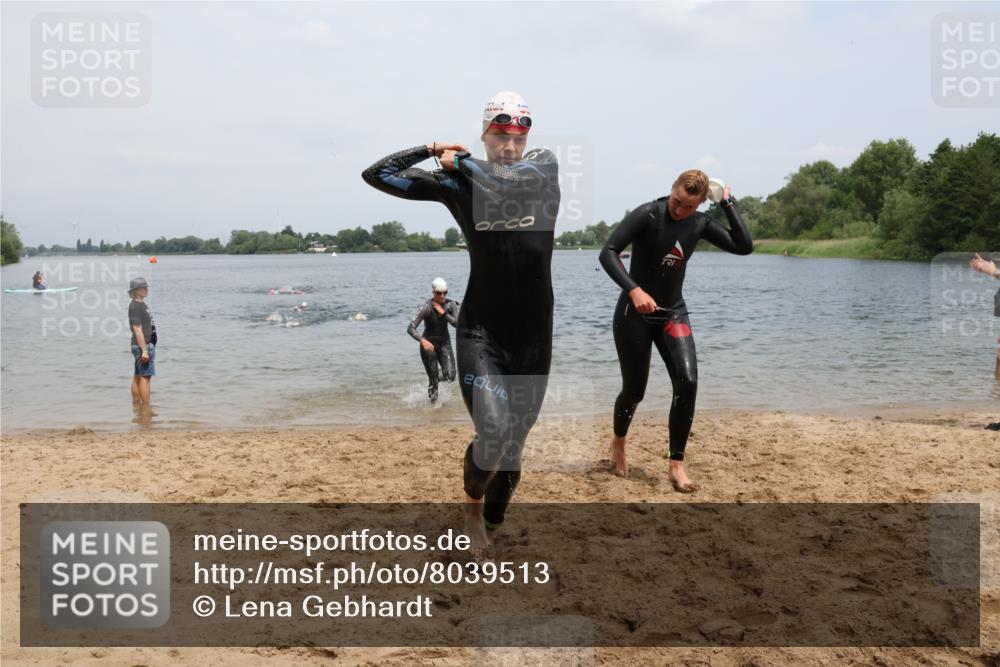 21.06.2025 - 27. Vierlanden-Triathlon Lena Gebhardt http://msf.ph/oto/8039513 15.06.2025 12:35:29 Schwimmen 1093, 1094, 1095, 1096 meine-sportfotos.de