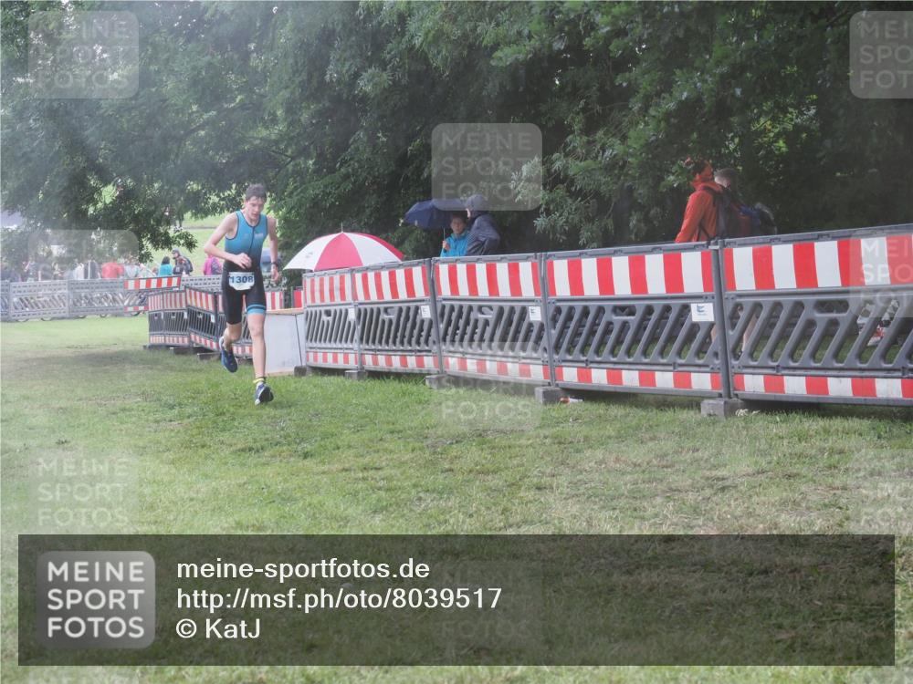 21.06.2025 - 27. Vierlanden-Triathlon KatJ http://msf.ph/oto/8039517 15.06.2025 14:23:33 Ziel 1247, 1308 meine-sportfotos.de