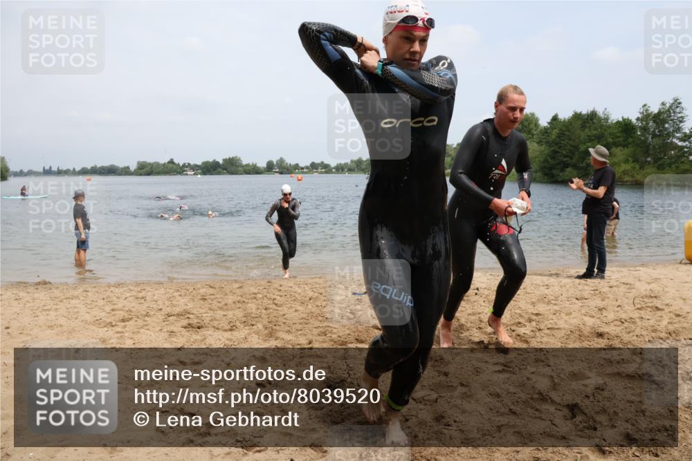21.06.2025 - 27. Vierlanden-Triathlon Lena Gebhardt http://msf.ph/oto/8039520 15.06.2025 12:35:30 Schwimmen 1093, 1094, 1095, 1096 meine-sportfotos.de