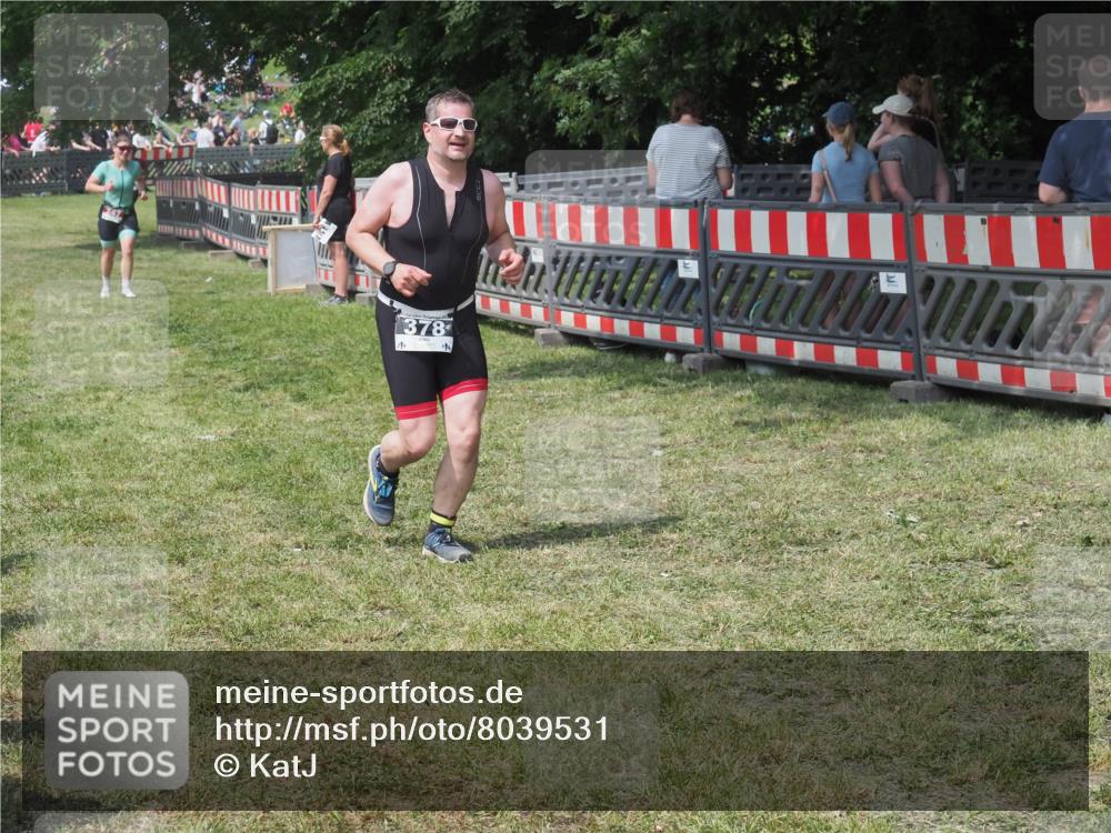 15.06.2025 - 27. Vierlanden-Triathlon KatJ http://msf.ph/oto/8039531 15.06.2025 11:36:13 Schwimmen  meine-sportfotos.de