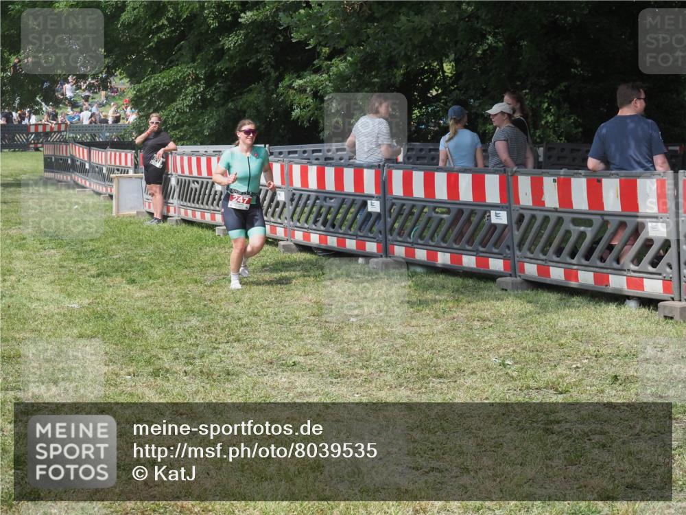 15.06.2025 - 27. Vierlanden-Triathlon KatJ http://msf.ph/oto/8039535 15.06.2025 11:36:16 Schwimmen  meine-sportfotos.de