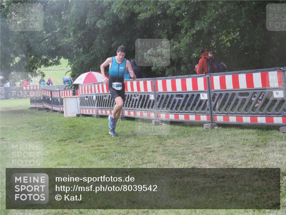21.06.2025 - 27. Vierlanden-Triathlon KatJ http://msf.ph/oto/8039542 15.06.2025 14:23:34 Ziel 1247, 1308 meine-sportfotos.de
