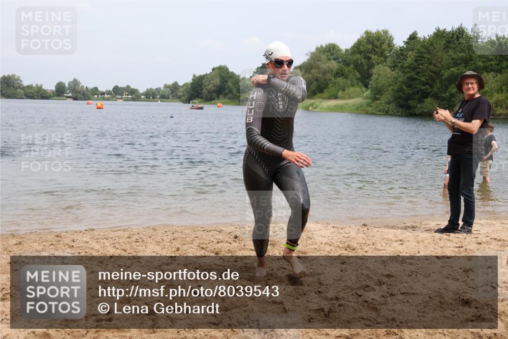 21.06.2025 - 27. Vierlanden-Triathlon Lena Gebhardt http://msf.ph/oto/8039543 15.06.2025 12:35:32 Schwimmen 1093, 1094, 1095, 1096 meine-sportfotos.de