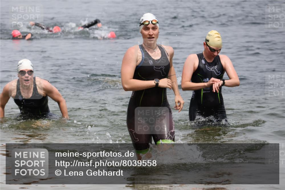 21.06.2025 - 27. Vierlanden-Triathlon Lena Gebhardt http://msf.ph/oto/8039558 15.06.2025 12:35:39 Schwimmen 1081, 1082, 1084, 1094, 1096 meine-sportfotos.de