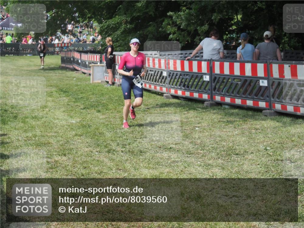 15.06.2025 - 27. Vierlanden-Triathlon KatJ http://msf.ph/oto/8039560 15.06.2025 11:36:21 Schwimmen  meine-sportfotos.de