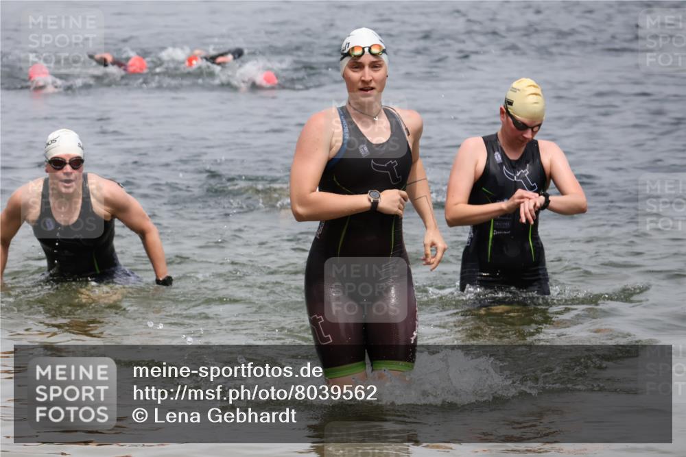 21.06.2025 - 27. Vierlanden-Triathlon Lena Gebhardt http://msf.ph/oto/8039562 15.06.2025 12:35:39 Schwimmen 1081, 1082, 1084, 1094, 1096 meine-sportfotos.de