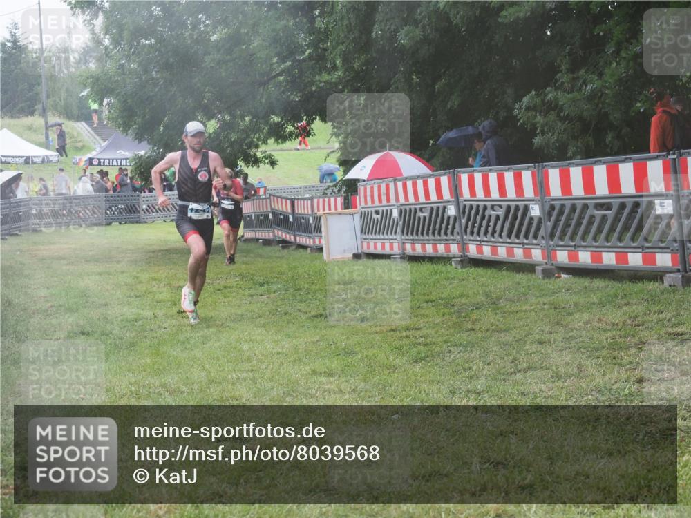 21.06.2025 - 27. Vierlanden-Triathlon KatJ http://msf.ph/oto/8039568 15.06.2025 14:23:40 Ziel 1184, 1247, 1267 meine-sportfotos.de