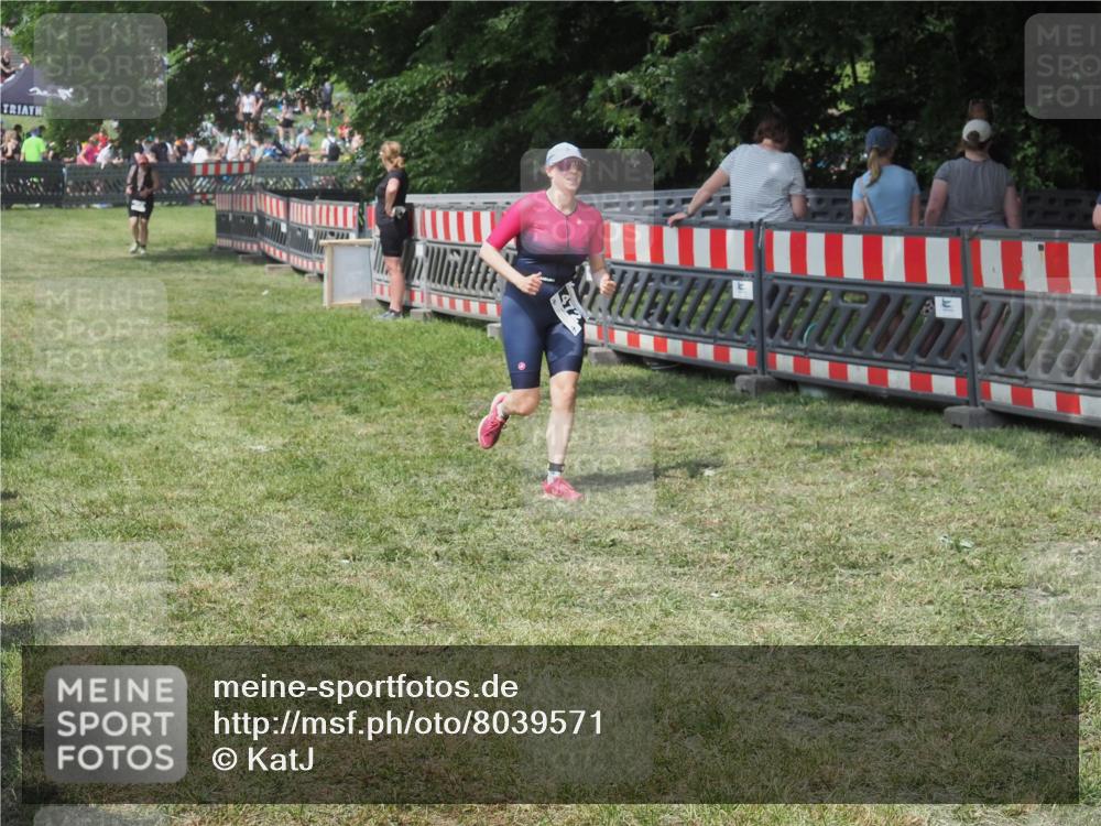 15.06.2025 - 27. Vierlanden-Triathlon KatJ http://msf.ph/oto/8039571 15.06.2025 11:36:22 Schwimmen  meine-sportfotos.de